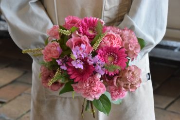 母の日の花束続きます♪