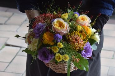 お誕生日アレンジメント「フラワーショップ花よど」（熊本県天草市の花屋）のギャラリー写真